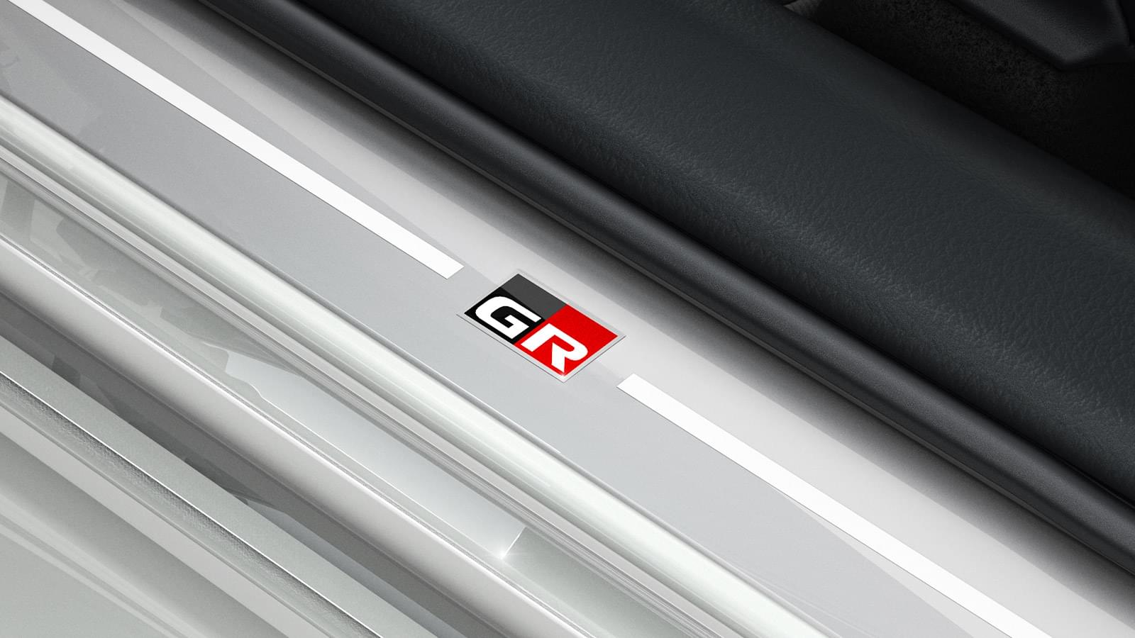 Znaczek GR na samochodzie