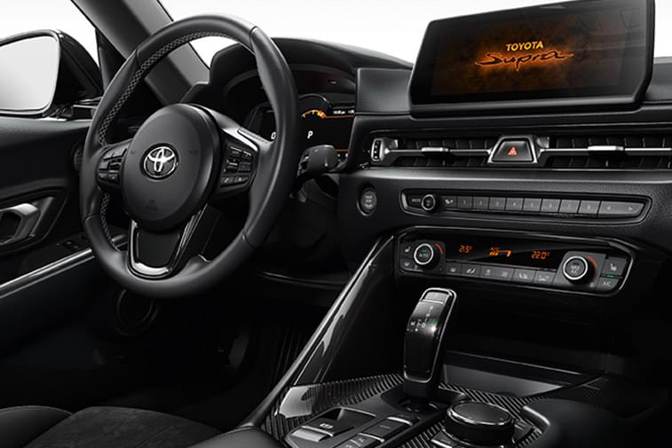 Deska rozdzielcza w Toyota Supra