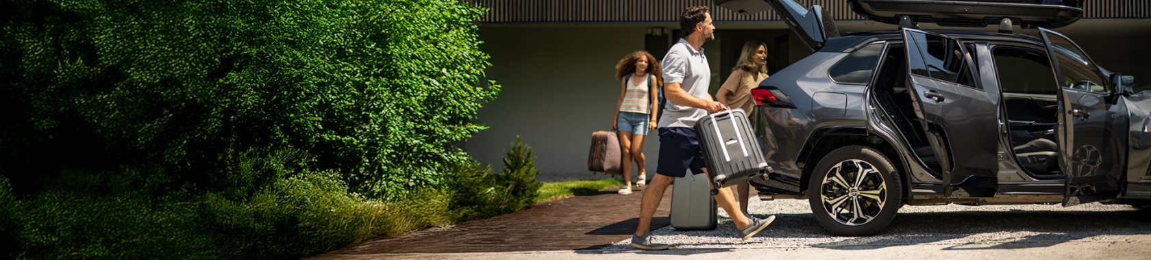 Toyota Corolla wyjeżdżająca z garażu